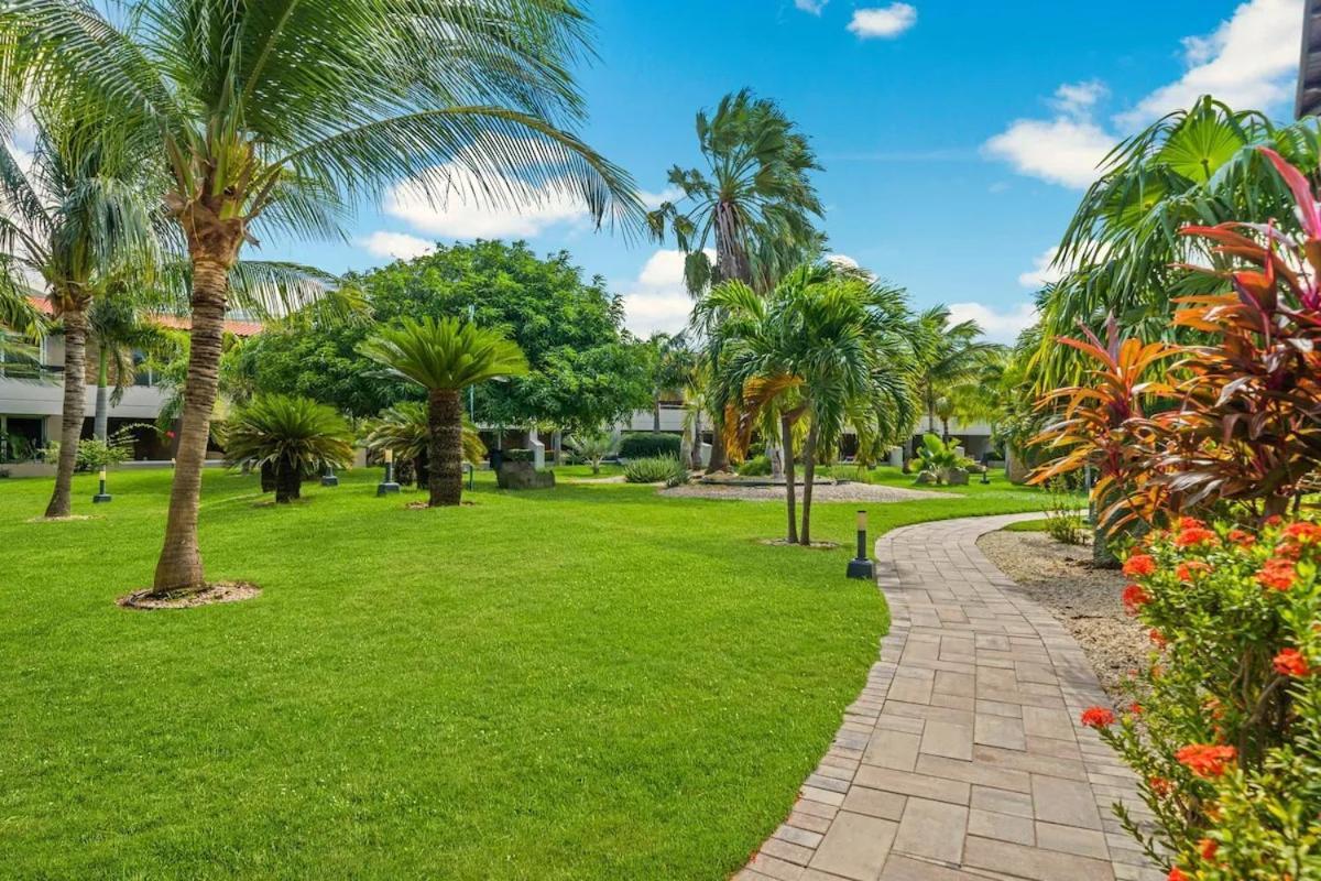 Eagle Beach Luxury House, Walking Distance To The Beach Палм Бич Экстерьер фото